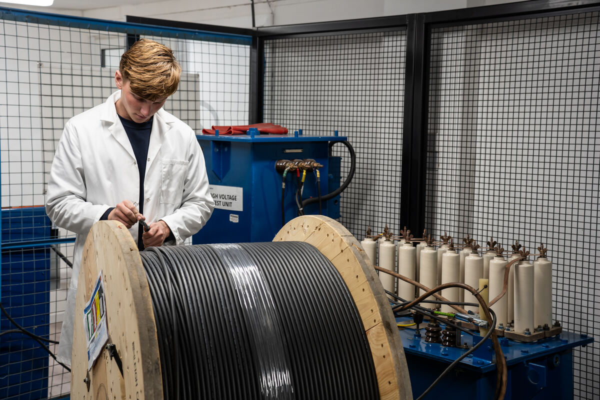 High voltage testing of a cable drum